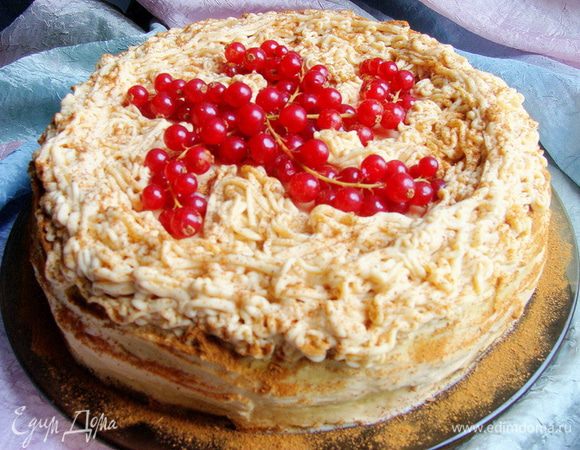 Украсить и посыпать корицей. Поставить в холодильник на несколько часов, лучше конечно на ночь.