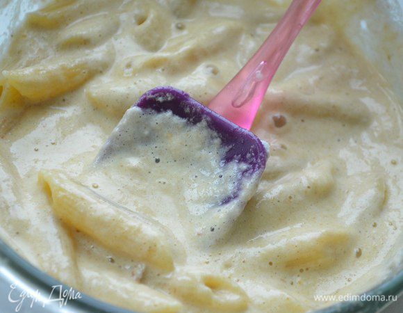  Макароны макать в кляр.  