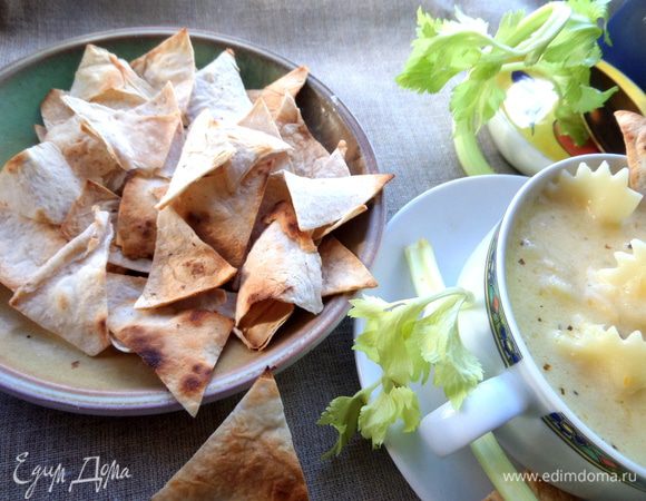 А рядом подаём хрустики.