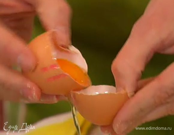 Желток отделить от белка.