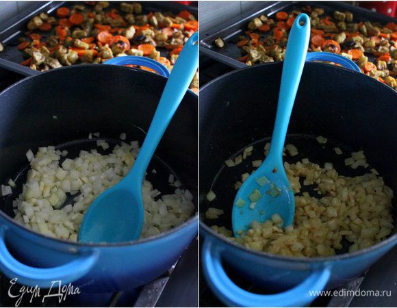 Разогреваем 1 ст.л. масла. Обжариваем мелко нарезанный лук и 3 зубчика чеснока (минут 7)