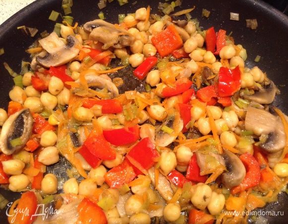 Добавить нут (молотый перец, соль и ваши любимые специи).