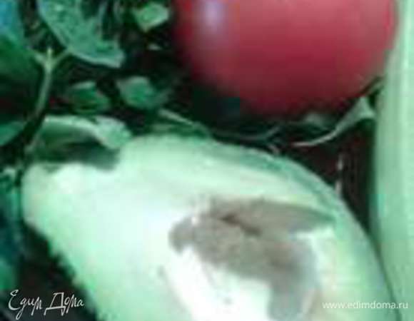 Овощи помыть, почистить. Помидор ошпарить кипятком и снять кожуру.