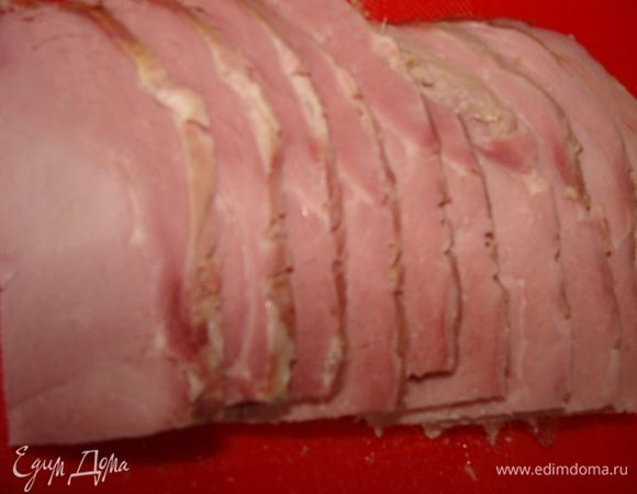 Мясо нарезать кусочками, как на бутерброд.