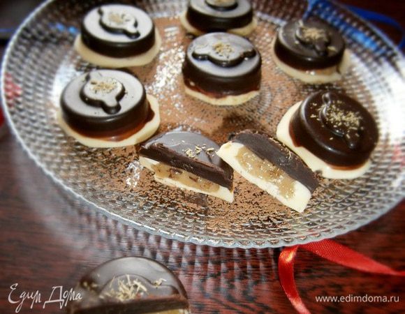 Вынуть конфеты из формы, присыпать молотыми семенами фенхеля.... и можно наслаждаться!...... и никаких фантиков))) У меня конфетки получились с "юбочками":)