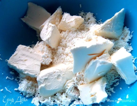 Добавляем кусочки мягкого масла.