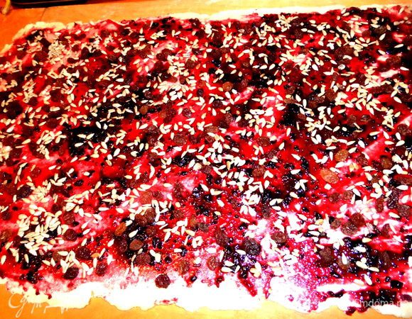 Семечки,заранее подсушенные в духовке.