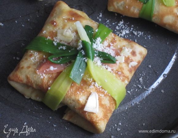 Форму для запекания смазать оливковым маслом, выложить фаготтини, сверху посыпать тёртым пармезаном и выложить хлопья сливочного масла. Запекать в разогретой до 220 °С духовке 10 минут. Приятного аппетита:)