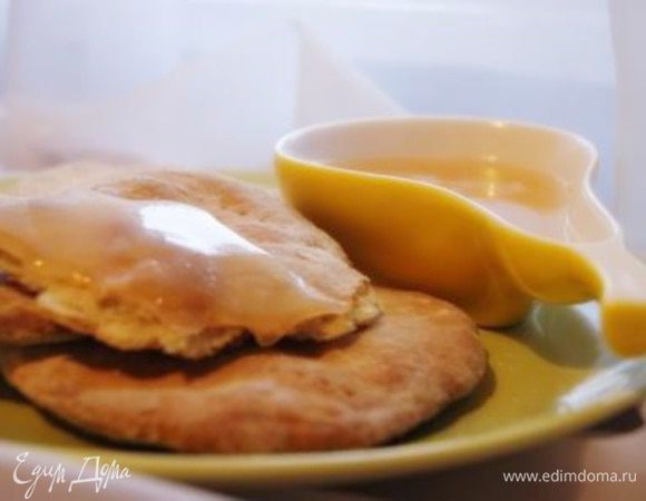 Подавать со сметаной, медом, сыром или любой другой начинкой на ваш вкус! Приятного аппетита!!!