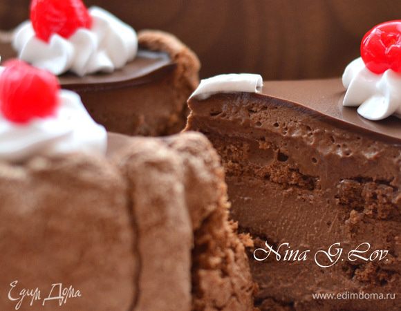 Тортик желательно выдержать всю ночь. Украсить по желанию.