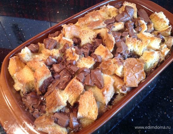 Выньте пудинг из духовки, дайте ему постоять минут 15.