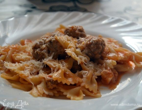 Подаем сразу, вместе с натертым сыром Grana Padano.