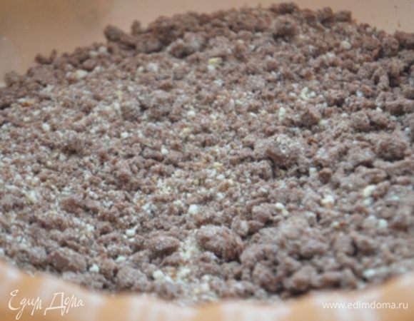 Делаем шарики (тоже заранее можно): печенье измельчаем в блендере в крошку.