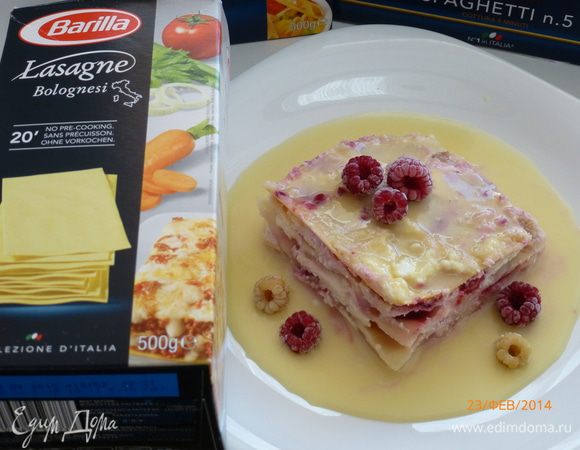 Запекаем лазанью в духовке при 200 гр 30 минут. При необходимости поливаем верхние листья лазаньи соусом из формы.
Приятного аппетита!