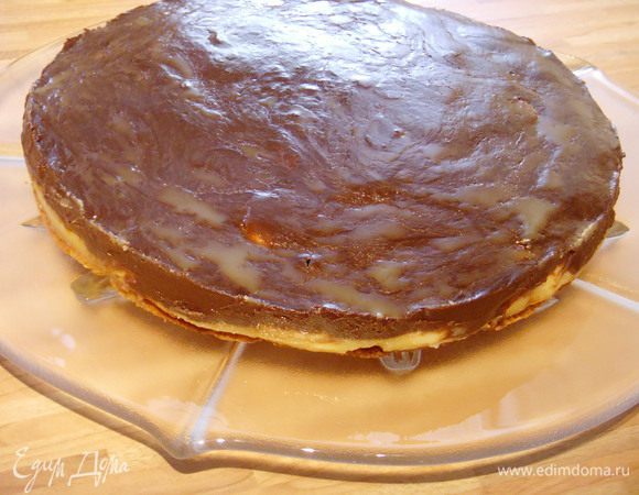 Только потом его можно извлечь из формы и начинать украшать.