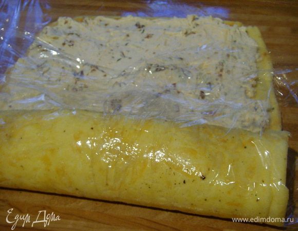  ... при помощи плёнки свернуть плотно в рулет.