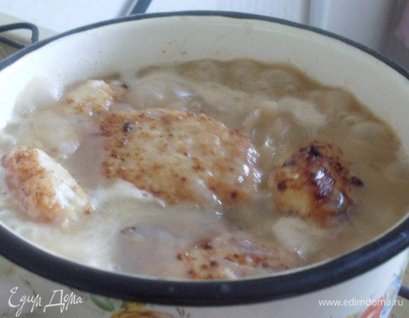 Залить котлеты соусом и прогреть. Можно подавать. Получились прекрасные сочные котлеты, с очень приятным ароматом свежайшей рыбки.