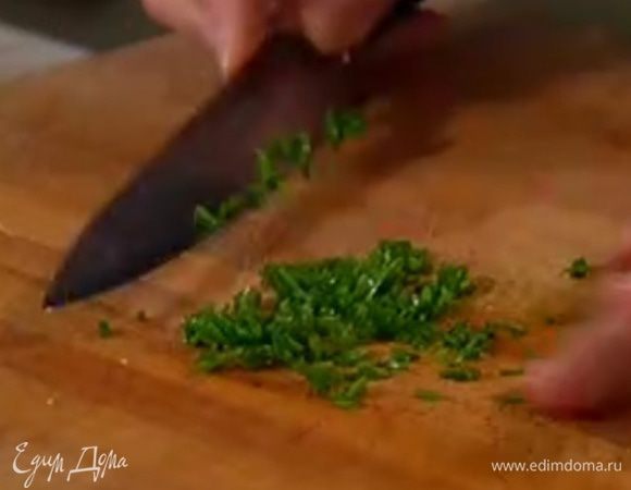 Шнитт-лук измельчить.