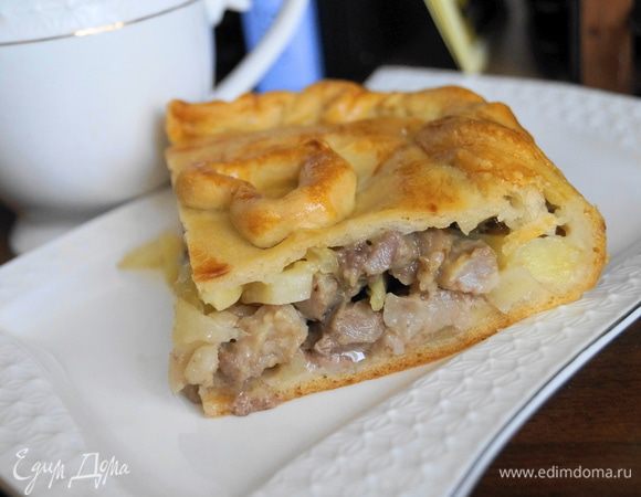 Подавать пирог лучше теплым, так он передаст весь свой вкус. Приятного аппетита!!!