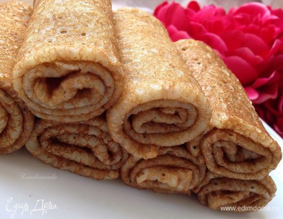 Блины подавать к столу с пылу с жару) со сметаной, вареньем, медом, сгущенным молоком или карамелью!....
Приятного чаепития!
Доброй и солнечной Вам Масленичной недели!:)