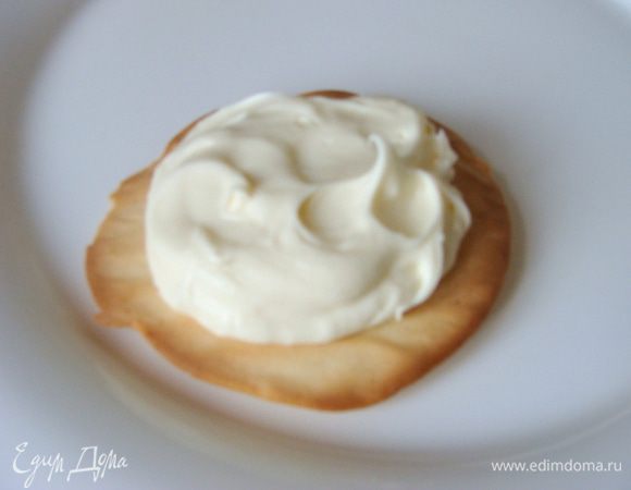 Сверху маскарпоне.