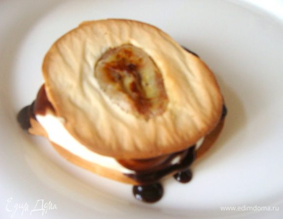 Накрываем следующим печеньем.