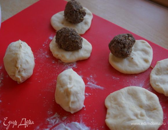 Делаем пирожки.