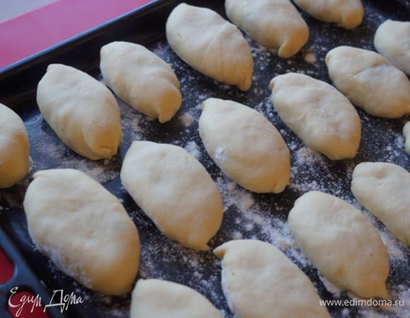 Даем время подойти (подняться) пирожкам.Духовка уже нагретая до 170* С. 