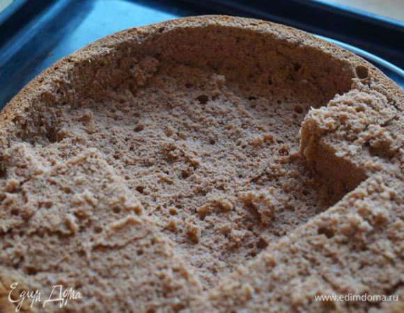 Мякоть надрезать и выбрать из «коробочки».