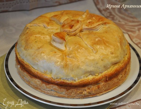 Готовый пирог должен немного остыть, пропитаться. 