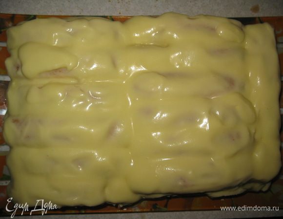 Затем следующий слой пропитанного печенья, слой крема и тертого шоколада.
У меня получился 4-х этажный тортик, размером 14*24 см.