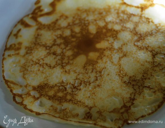 Жарить тоненькие блины.