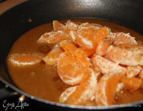 Добавить мандарины, перемешать.