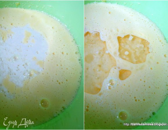 Добавить простоквашу (можно её заменить любым кисло-молочным продуктом) и растопленное сливочное масло (иногда я его заменяю на растительное).