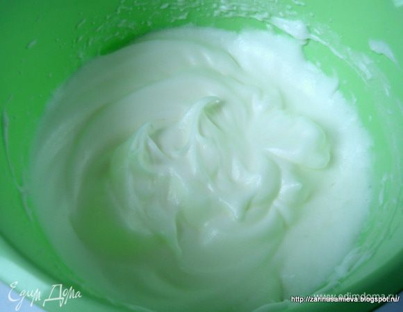 Затем, белки взбить в пену со щепоткой соли и...