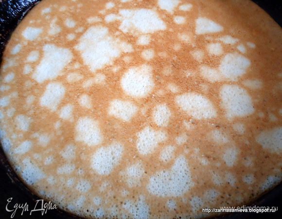 Я пеку по старинке на чугунной сковороде, предварительно хорошенько её раскалив.