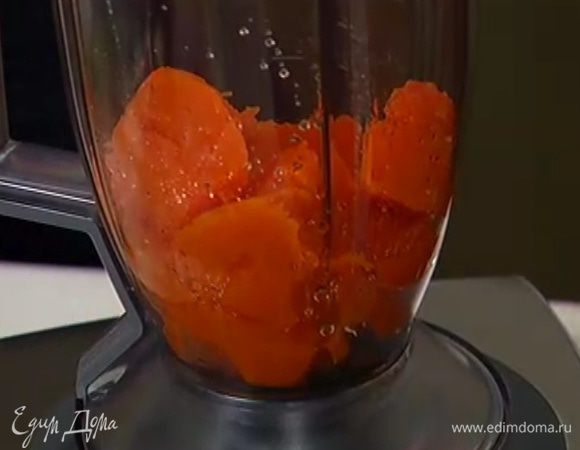 Тыкву почистить, нарезать небольшими кусочками и отварить.