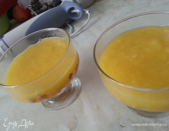 Заливаем печенье чуть остывшим лимонным кремом... Ставим охлаждаться.