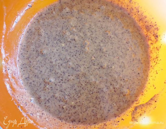 Переложить взбитые белки в мучную шоколадную смесь, аккуратно перемешать.