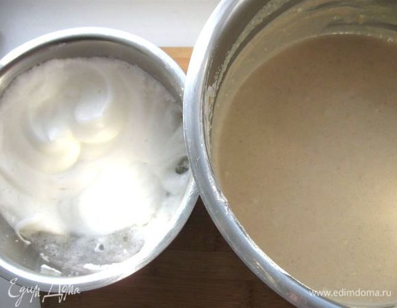 Затем прибавить взбитые в пену белки, осторожно размешать.