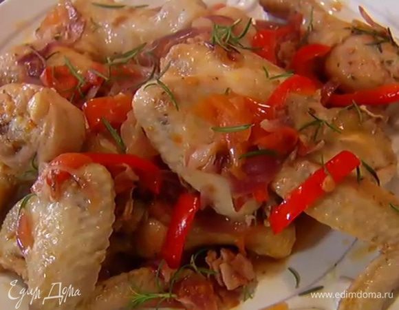 Готовое фрикасе посыпать листьями оставшегося розмарина.