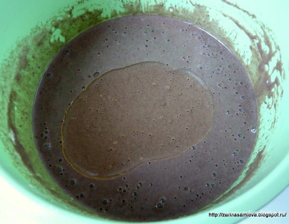 Влить масло.
