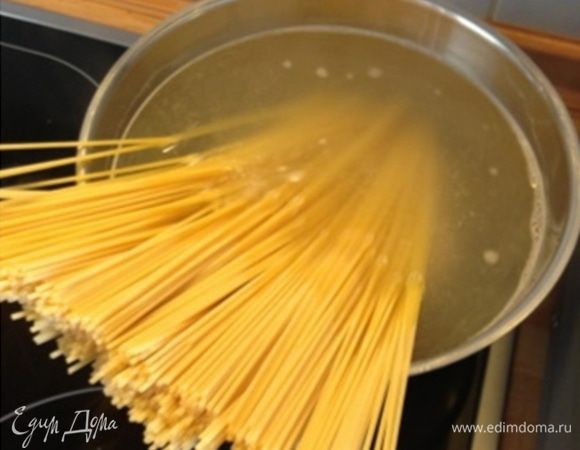 Варим спагетти 10 минут.