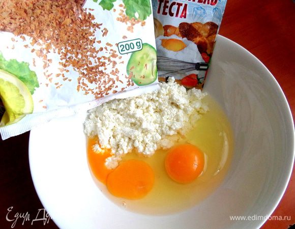 Сначала приготовим творожную основу.