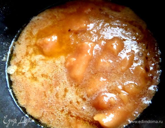 Заглядываем под крышку и перемешиваем.