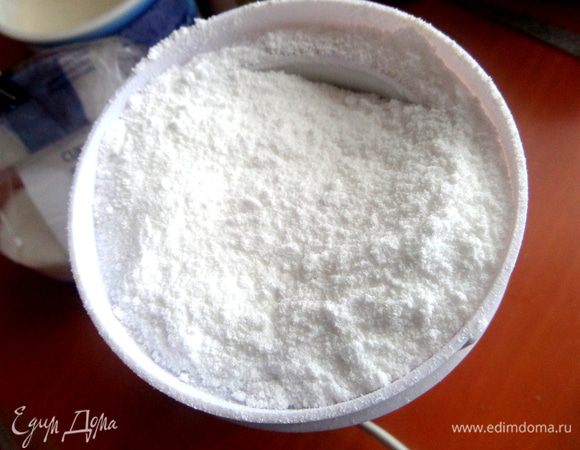 Пудру делаем из сахара и ванили на кофемолке.