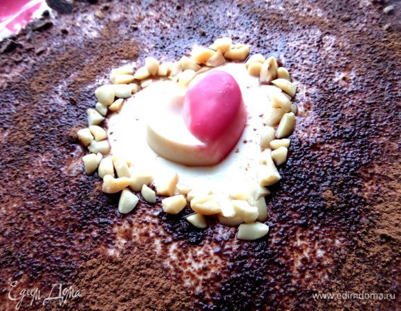 В центр кладём конфетку из белого шоколада.