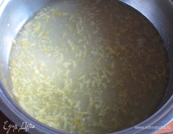 Пропитка: соединить воду, сахар, ванилин, цедру лимона, сахар и довести до кипения.