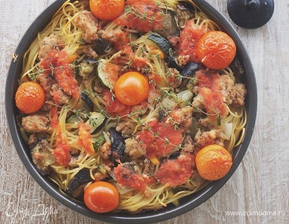 Украсить помидорками черри и тимьяном.