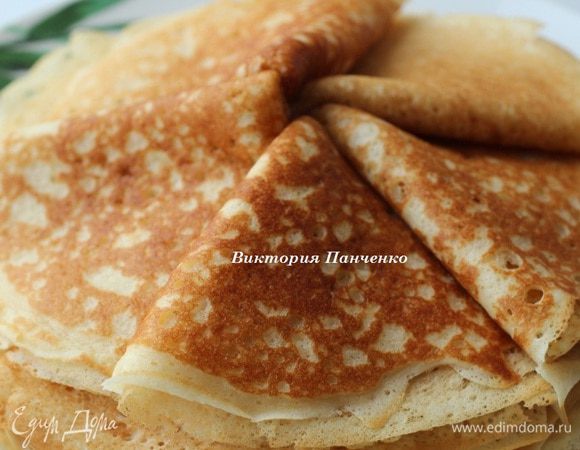 Готовые блины складывать стопкой и промазывать сливочным маслом. Потом я сворачиваю конвертиками. Подавать со сметаной, медом либо вареньем ... Приятного аппетита!!! С Масленницей!!!!!!!!!!!!!!!